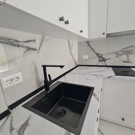 Edi 2in Appartement Tirana